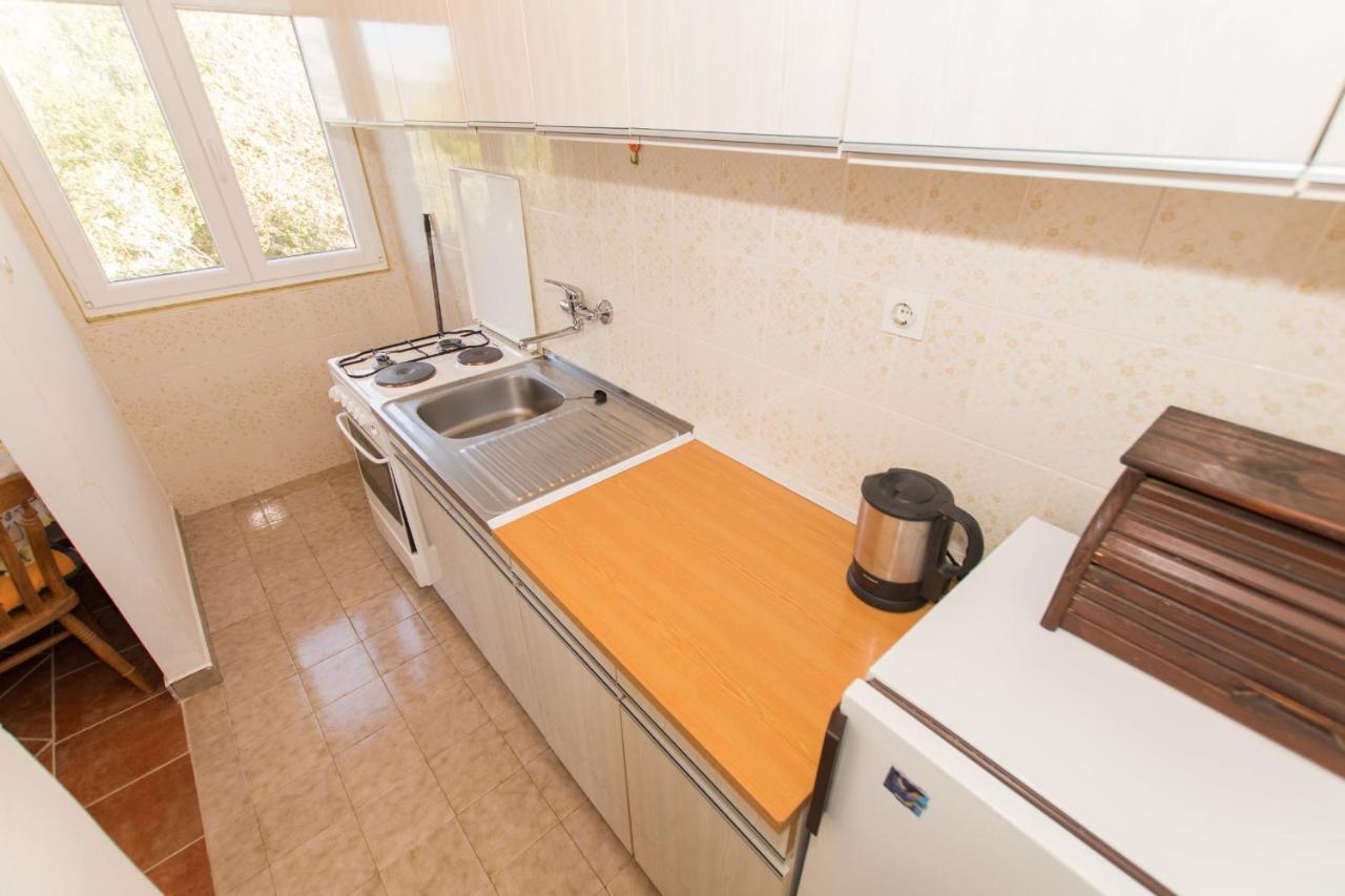 Near The Beach Apartments Jagodia Brela Exterior foto