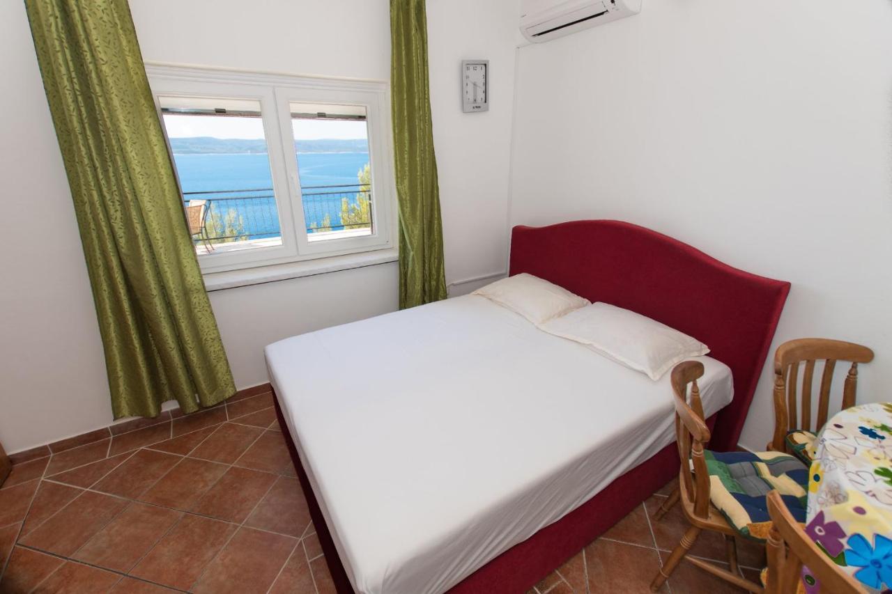 Near The Beach Apartments Jagodia Brela Exterior foto