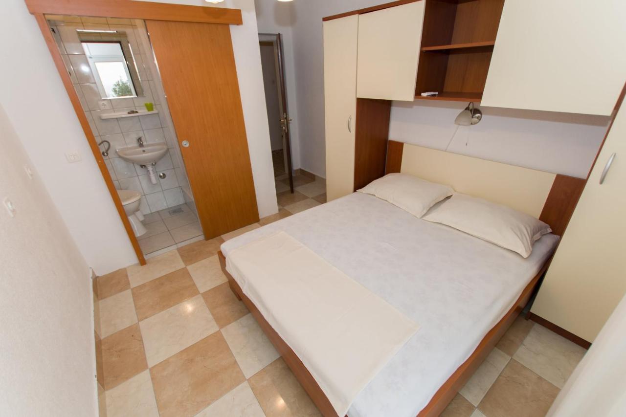 Near The Beach Apartments Jagodia Brela Exterior foto