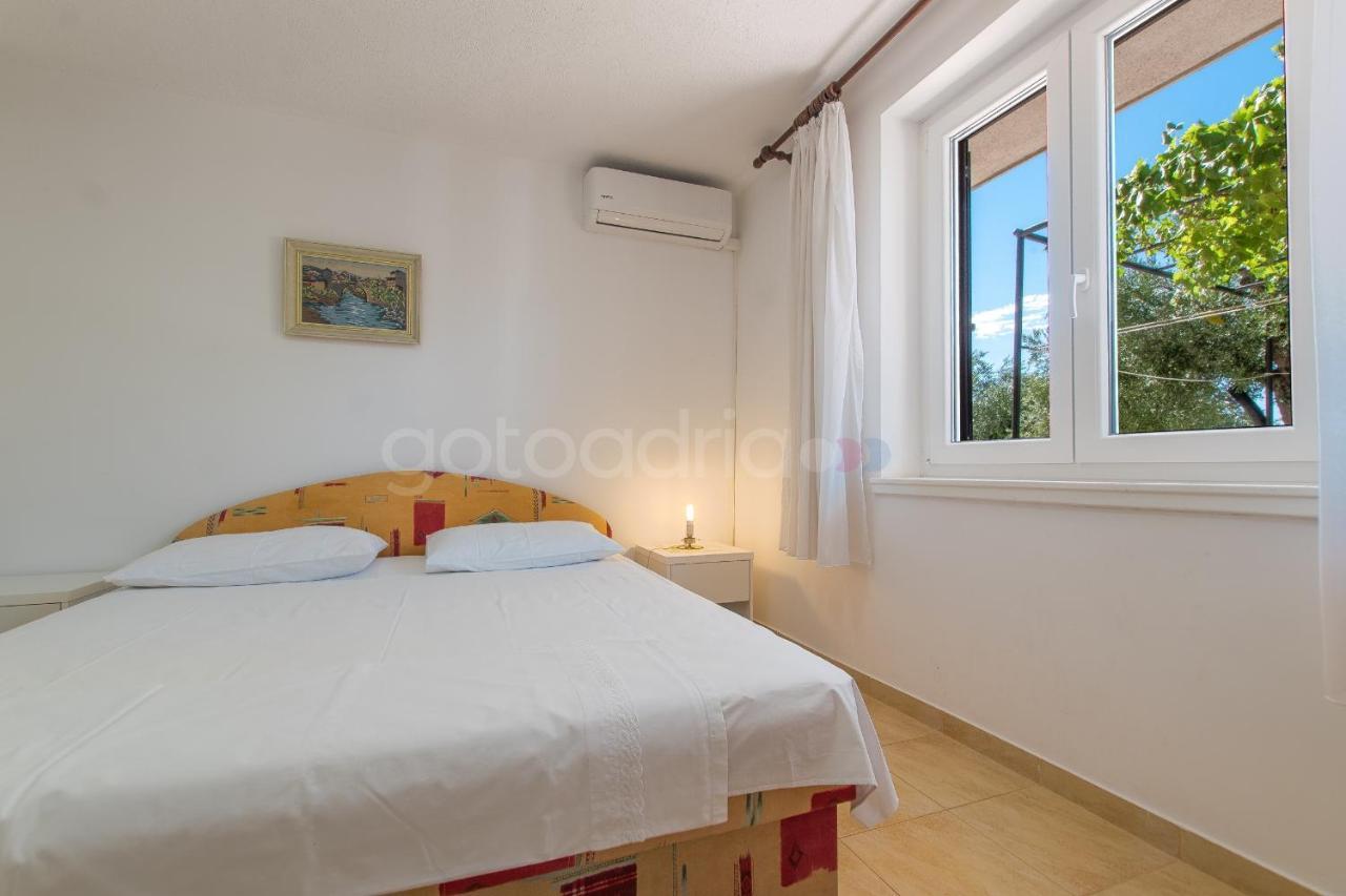 Near The Beach Apartments Jagodia Brela Exterior foto
