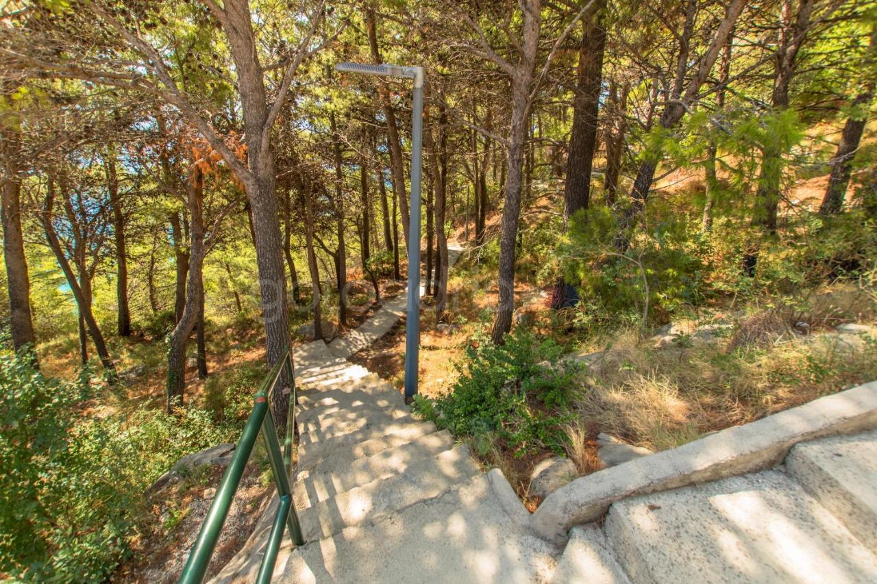 Near The Beach Apartments Jagodia Brela Exterior foto