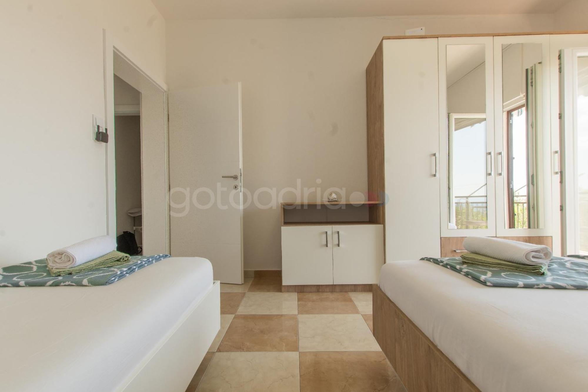 Near The Beach Apartments Jagodia Brela Exterior foto
